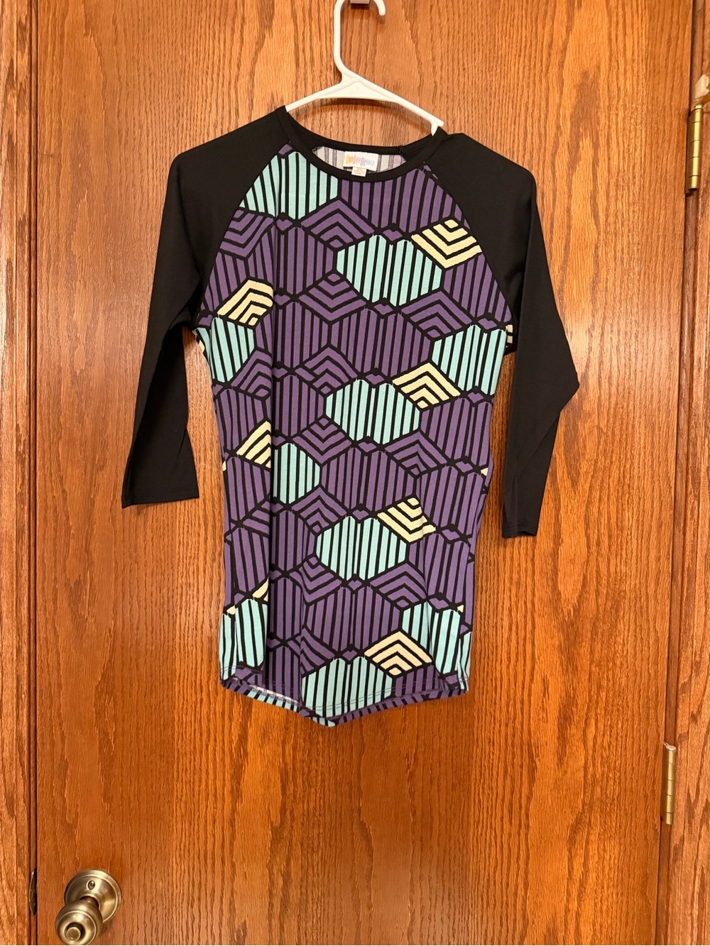 LuLaRoe Purple Geometric Raglan Top with Black Sleeves